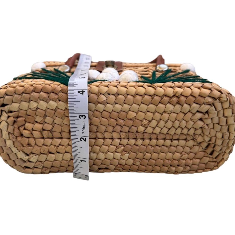 Glamlindo Artesania Handmade Woven Palm Leaf Bag with Snap Closure. - Picture 4 of 16
